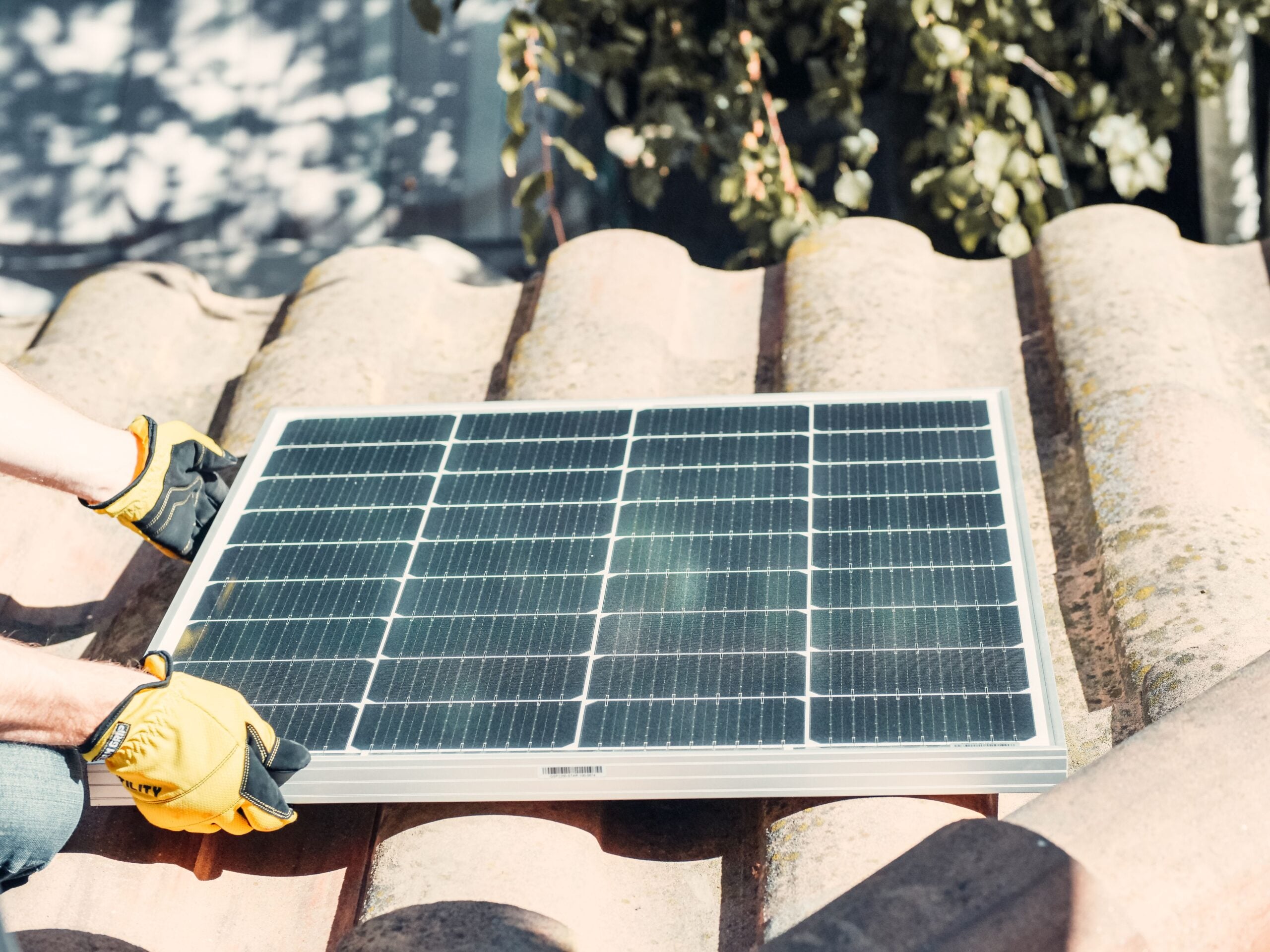Arnaque aux panneaux photovoltaïques : comment la reconnaître et quels recours si vous en êtes victime ?